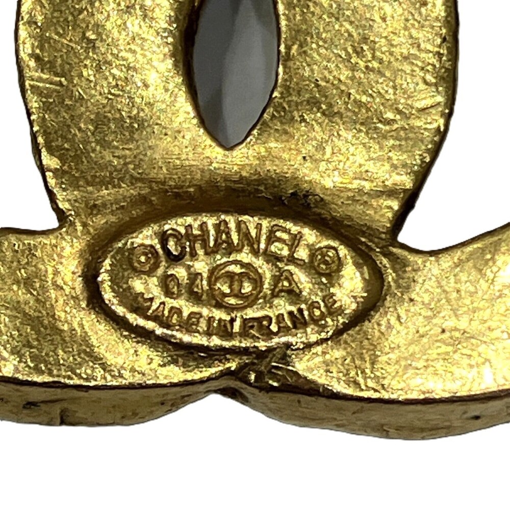 CHANEL Gold Logo Brooch - Picture 4 of 9